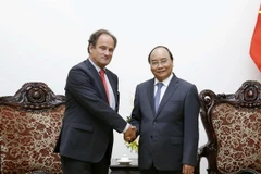 Thủ tướng Nguyễn Xuân Phúc tiếp Tổng Thư ký Tòa Trọng tài thường trực Hugo Hans Siblesz. (Ảnh: Văn Điệp/TTXVN)