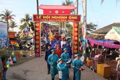 Nghi thức nghinh thần Nam Hải Đại tướng. (Ảnh: Lê Huy Hải/TTXVN)