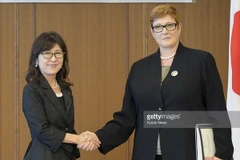 Bộ trưởng Quốc phòng Nhật Bản Tomomi Inada và người đồng cấp Australia Marise Payne trong cuộc gặp tại Tokyo tháng 8/2016. (Nguồn: Getty Images)