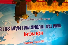 Thủ tướng Chính phủ Nguyễn Xuân Phúc phát biểu chỉ đạo tại Hội nghị Tham tán thương mại. (Ảnh: Đức Duy/Vietnam+)