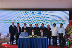 Ký kết được hợp đồng bao tiêu sợi Anpoly của PVTEX. (Ảnh: Đức Duy/Vietnam+)