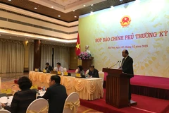 Bộ trưởng Mai Tiến Dũng phát biểu tại phiên họp báo Chính phủ ngày 3/12. (Ảnh: Đức Duy/Vietnam+)