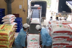 Dây chuyền sản xuất thức ăn chăn nuôi của Công ty Cổ phần Nông sản Phú Gia. (Ảnh: TTXVN)