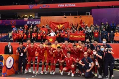 Đội tuyển futsal Việt Nam gửi lời cảm ơn tới người hâm mộ. (Ảnh: Getty Images)