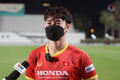 Văn Toàn trả lời phỏng vấn tại UAE. (Ảnh: VFF)