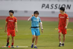 Bác sỹ Choi Yu-young (giữa) chia tay đội tuyển Việt Nam sau 3 năm gắn bó. (Ảnh: VFF) 