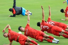 Cận cảnh tuyển Việt Nam trở lại tập luyện, chuẩn bị đấu Trung Quốc