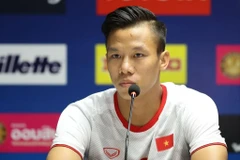 Đội trưởng Quế Ngọc Hải thay mặt đội tuyển Việt Nam xin lỗi người hâm mộ. (Ảnh: Getty Images)