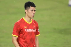 Đình Trọng tái phát chấn thương sau khi chỉ thi đấu gần 40 phút ở trận gặp Saudi Arabia. (Ảnh: VFF) 