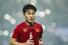 Xuân Trường đá chính trong khi Quang Hải dự bị ở trận Việt Nam-Lào tại AFF Cup 2020. (Ảnh: PV/Vietnam+) 