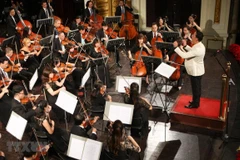 Dàn nhạc giao hưởng Việt Nam biểu diễn trong một chương trình hòa nhạc. (Ảnh: Thanh Tùng/TTXVN)