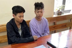 Hai đối tượng Phan Tuấn Anh và Đào Đăng Nhật tại cơ quan Công an. (Ảnh: TTXVN phát)