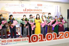 Lễ đón khách đến Thành phố Hồ Chí Minh đầu năm 2021. (Ảnh: Mỹ Phương/TTXVN)