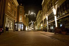 Cảnh vắng vẻ trên đường phố tại Haarlem, Hà Lan trong bối cảnh các biện pháp hạn chế do dịch COVID-19 được áp đặt. (Ảnh: THX/TTXVN)