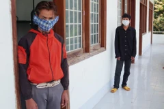 A Thứ và Rơ Ma Hùng bị bắt tại thôn 5 xã Ia Đal, huyện Ia H’Drai tỉnh Kon Tum. (Ảnh: TTXVN phát)