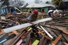 Nhà cửa bị hư hại do bão Eta tại Bilwi, Nicaragua. (Ảnh: AFP/TTXVN)