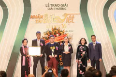 Nhóm tác giả Công ty Cổ phần Be Group với sản phẩm ứng dụng gọi xe Be đã giành giải Nhất giải thương Nhân tài Đất Việt. (Ảnh: PV/Vietnam+)