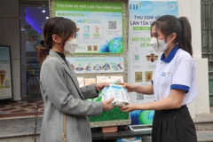 Nhằm khuyến khích các hành động bảo vệ môi trường, chung tay giảm rác thải và lan tỏa lối sống xanh, Tập đoàn TH tổ chức chương trình thu gom, tái chế vỏ hộp sữa tại 20 cửa hàng TH true mart Hà Nội và Thành phố Hồ Chí Minh trong thời gian từ 23/4-5/6/2022