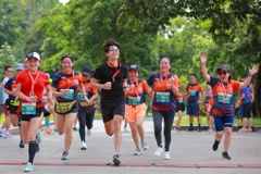 Giải chạy không chỉ dành riêng cho các vận động viên chuyên nghiệp mà còn là sân chơi cho các phóng viên, nhà báo mới bắt đầu tập chạy. (Ảnh: Minh Sơn/Vietnam+)
