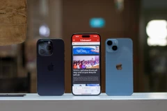 Sáng 16/9, các Apple Store ở Singapore đã cho người xếp hàng mua trực tiếp kể từ trước 8 giờ sáng. Mặc dù vậy, nhiều người cho hay sẽ không có đầy đủ màu sắc và dung lượng của các mẫu iPhone 14 trong hôm nay. (Ảnh: CTV/Vietnam+)