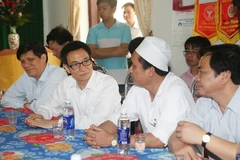 Phó Thủ tướng Vũ Đức Đam thăm, chúc mừng ngành y tế tỉnh Vĩnh Phúc