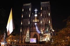 Lãnh đạo Hà Nội mừng năm mới Hồng y Nguyễn Văn Nhơn