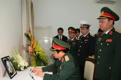 Nhiều lãnh đạo Việt Nam chia buồn với lãnh đạo, nhân dân Singapore