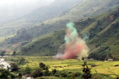 Tạm dừng thi công hầm Cốc San để kiểm tra việc sụt nứt Quốc lộ 4D