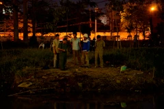 Nổ lớn dưới chân cầu Sài Gòn làm người câu cá bỏng nặng