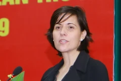 Trao Kỷ niệm chương Vì hòa bình tặng Đại sứ Hungary Torda Eszter