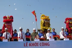 Xây dựng đường cất, hạ cánh số 2 của Cảng hàng không Cam Ranh