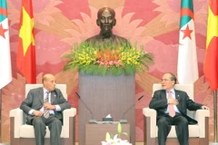 Chủ tịch Quốc hội Nguyễn Sinh Hùng tiếp Chủ tịch Hạ viện Algeria
