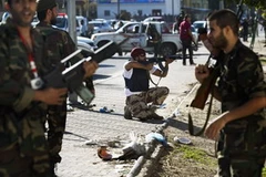 Binh sỹ của NTC tại quận Abu Salim ngày 14/10. (Nguồn: AFP/TTXVN)