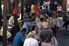 Các câu lạc bộ cờ tướng là nơi thu hút nhiều người già Singapore. (Ảnh: Kim Yến/Vietnam+)