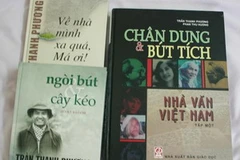 Tập một "Chân dung và bút tích nhà văn Việt Nam" và một số tác phẩm của Trần Thanh Phương. (Nguồn: TT&VH)