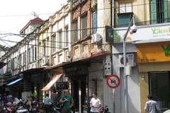 Dãy nhà cổ mang kiến trúc Pháp trên phố Tạ Hiện. (Nguồn: Internet)