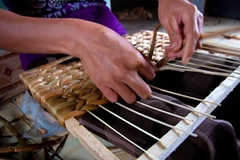 Sản xuất đồ mỹ nghệ từ bèo tây. (Nguồn: Internet)