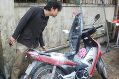 Chiếc xe máy Honda Wave BKS 92 S1-0482 bỗng nhiên bốc cháy tại Đà Nẵng. (Nguồn: dantri.com.vn)