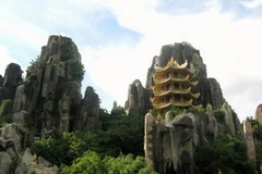 Núi nhân tạo Ngũ Hành Sơn trở thành nơi trú ngụ cho hàng vạn con chim yến. (Nguồn: Internet)