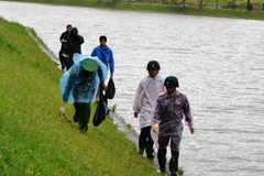 Chung tay làm sạch môi trường Hồ Xuân Hương, Đà Lạt. (Ảnh: Đặng Tuấn/Vietnam+)