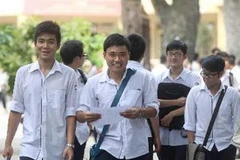 Các thí sinh trường THPT Việt Đức sau khi hoàn thành môn thi Văn sáng 2/6. (Ảnh: TTXVN)