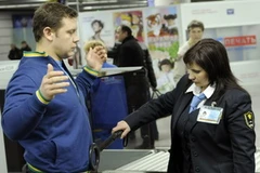 Các biện pháp an ninh tại các sân bay Nga được tăng cường sau vụ đánh bom. (Nguồn: AFP/TTXVN)