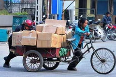 Long đong phận đời những nữ cửu vạn vùng biên