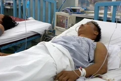 Bệnh nhân Phúc đang nằm tại phòng hậu phẫu. (Ảnh: Hưng Thịnh/Vietnam+)