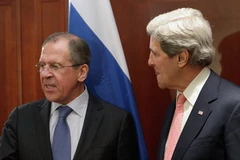 Ngoại trưởng Nga Sergei Lavrov (trái) và người đồng cấp Mỹ John Kerry. (Ảnh: Ria Novosti)