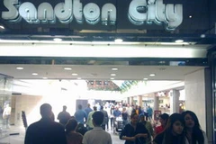 Trung tâm mua sắm Sandton City, Nam Phi đông đúc hơn ngày thường nhờ World Cup. (Nguồn: Internet)