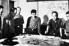 Đại tướng Võ Nguyên Giáp chỉ đạo Chiến dịch Hồ Chí Minh giải phóng Sài Gòn tháng 4/1975. (Nguồn: TTXVN)