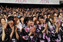 1.122 người đã cùng mặc trang phục yukata. (Nguồn: AFP/TTXVN)