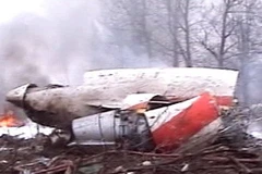 Xác chiếc máy bay chở Tổng thống Ba Lan bị nạn gần sân bay Smolensk. (Nguồn: AFP/TTXVN)