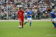 Thủ tướng Campuchia Hun Sen trong pha ghi bàn cho đội nhà. (Ảnh: Chí Hùng/Vietnam+)